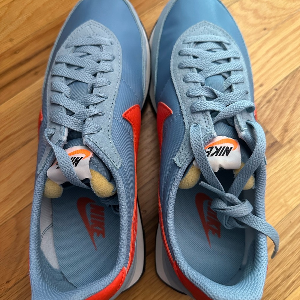 Nike Waffle Trainer 2 WOMENS US 8.5. New with box.